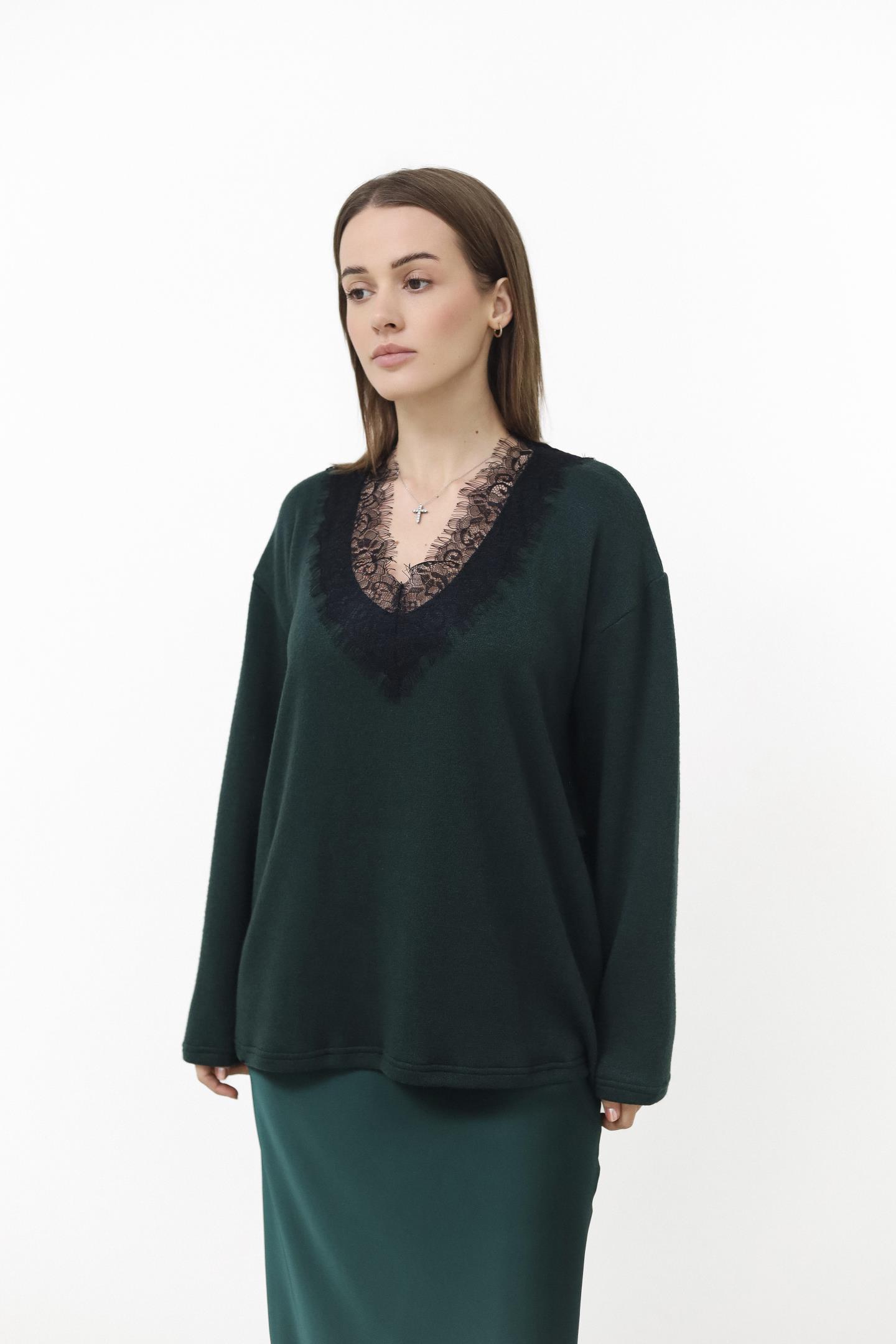 Ніжний светр з ажурним декольте Смарагд