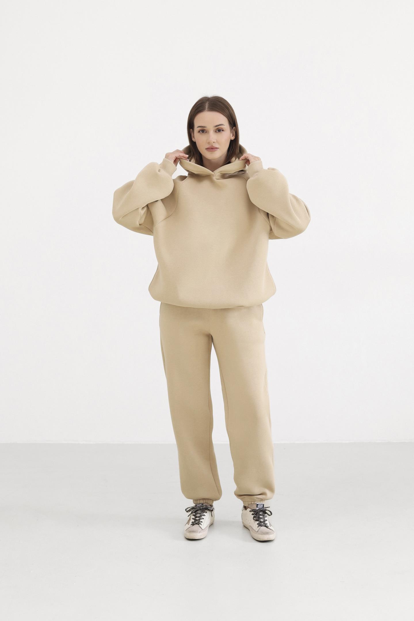 Теплий жіночий костюм з худі та джогерами Пісочний