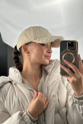 Плюшева бейсболка Молоко