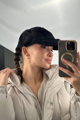 Плюшева бейсболка Чорний